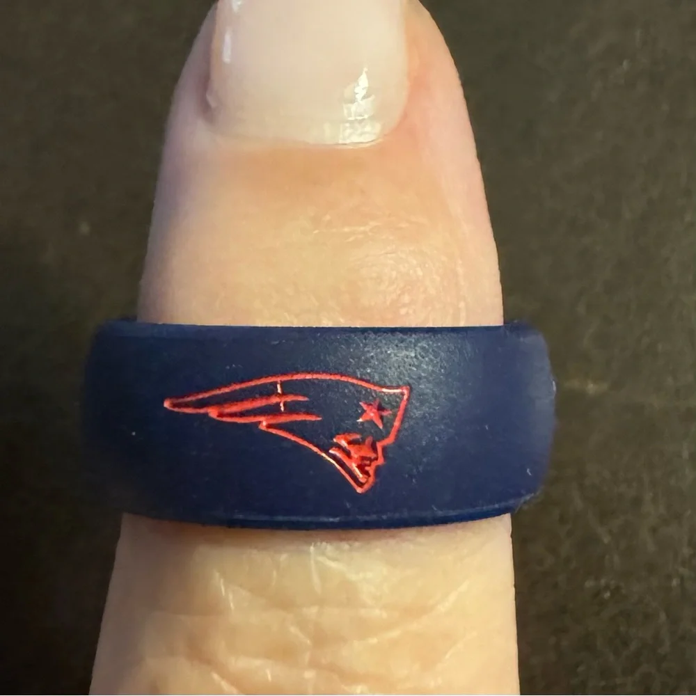 Groove Life NFL Patriots Silicone Ring Size 8 NIB